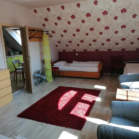 Apartma 1 U Kostela, Sedlo Апартаменты *